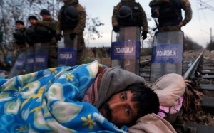  Idomeni (Grecia), confine greco-macedone. I migranti bloccati alla frontiera (Fonte america.aljazeera.com)
