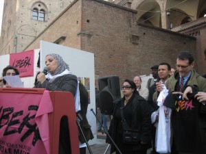 bologna-donne-musulmane-in-una-manifestazione-di-libera-in-presenza-del-sindaco-merola-ph-m-r-di-marco