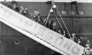 1937-imbarco-di-italiani-diretti-in-Libia-Olycom.