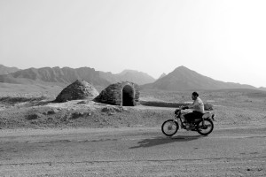 9-antichi-pozzi-sulla-strada-per-il-deserto-mesr-iran