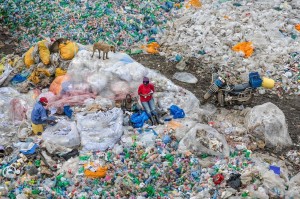dandora-landfill-3-plastics-recycling-nairobi-kenya-2016-edward-burtynsky