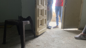 Didascalia Foto 6: la porta di ingresso della casa di K. a Sfax, luogo dell’intervista. (Foto dell’autore) 