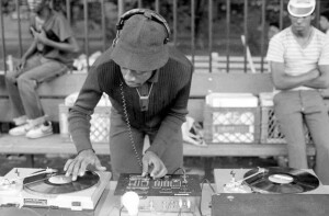 DJ, scratching e drum machine nel Bronx