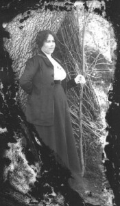 Militello Rosmarino, Figura femminile, anni '20 (ph. Andrea Algerì)