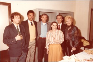 Maria Piera con Gigi Riva e alcuni personaggi della Rai, anni settanta