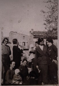  Lama dei Pelign, Gruppo di lamesi con un'internata (l'ultima a destra).