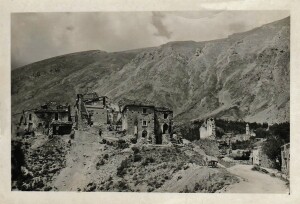 Veduta parziale di Lama dei Peligni dopo il terremoto del 1933.