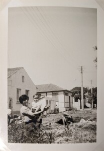 Chiesa del campo profughi: Maria, vicina di casa e profuga tunisina, insieme a Daniele L., 1970