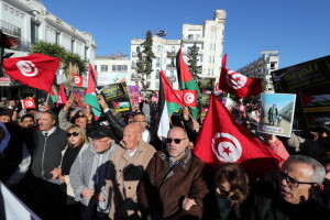 Manifestazione della società civile decisiva durante la transizione post-rivoluzionaria