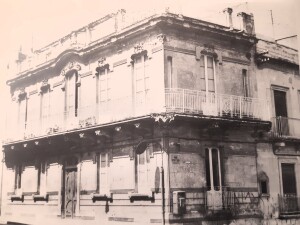 il primo palazzo in stile Liberty, datato sulla facciata 1907, Foto tratta da C. Appolloni, Avola Liberty 