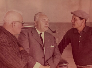 Attilio Amodeo al centro, rais Renda a destra, Salvatore Barrabini, autore del Giornale, a sinistra (foto di Salvatore Amodeo, 1966).