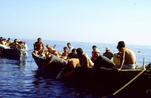 Tonnaroti di Bonagia in attesa dell’ordine “levate!” (1988, foto ninni ravazza)