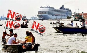 Venetians protest return of ‘polluting’ cruise ships - Taipei Times 