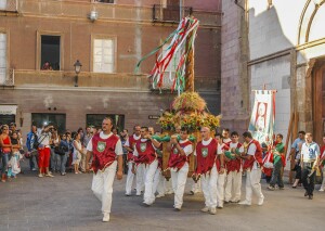 Processione dei candelieri in occasione della festa di Santa Maria di «mezo mese di ’gosto» a Iglesias. © Vistanet