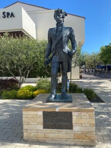  Monterey. Statua di Don Gaspar de Portolá dello scultore Fausto Blazquez