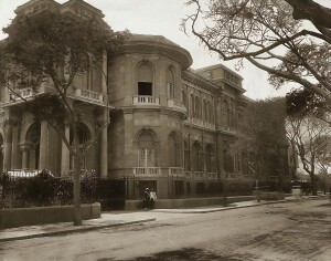 Il palazzo dei principi Kamal Al Din Hussein e Niemat Allah nel quartiere di Garden City, realizzato dall'architetto Antonio Lasciac a partire dal 1906. Foto Atelier Reiser 1898.