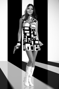 L’attrice Diana Rigg nel ruolo di Emma Peel.