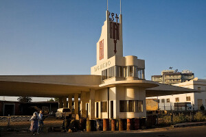 Asmara, Stazione servizio 