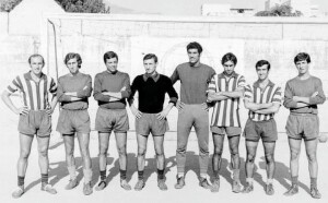 Pelè Sugameli (il più alto di tutti) con l’Entello-Erice (fine anni ‘60)