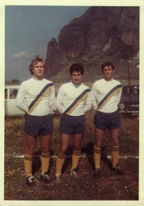 Campo di San Vito lo Capo, primi anni ‘70, da sinistra Santo Graziano, Diego Ciantro, Giuseppe Loiacono (un ottimo mediano poi emigrato in nord America)