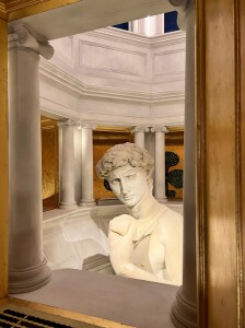 La copia del David di Michelangelo semi-nascosta nel padiglione dell’Italia all’Expo di Dubai 2020