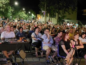 Il pubblico in piazza