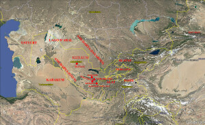 Immagine satellitare dell’Asia Centrale con l’Uzbekistan, il Kazakhistan, il Kirghisistan, il Turkmenistan e il Tagikistan, sistemi orografici e idrografici, da Google Earth 2024, riveduta e corretta da Bruno Genito