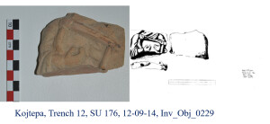 Kojtepa, figurina frammentaria in terracotta dalla Trincea n. 12, SU176, 12-09-2014, Inv_Obj_0229; foto e disegno di Lucia Cerullo; 