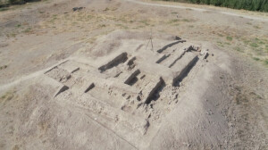 Kojtepa foto generale del sito da drone, ottobre 2020, visto da nord-est, da Missione archeologica Italiana in Uzbekistan, Universita di Napoli “L’Orientale”; 