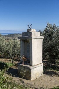 Monumento funebre a Giuseppe Carnevale,  Sciara contrada Cozzira Sicchi (ph. Angelo Pitrone)