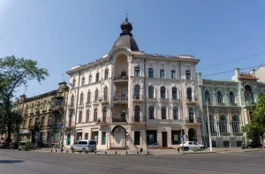 La via principale di Odesa Derybasivs’ka dedicata al fondatore della città José de Ribas y Boyons (Don Giuseppe), originario di Napoli