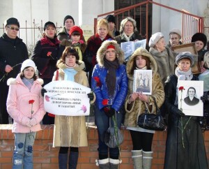 I discendenti degli emigrati italiani in Crimea durante la commemorazione annuale delle vittime delle deportazioni staliniane