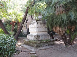 Cippo funerario (ph. Laura Leto 2019)