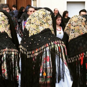 Meana Sardo, donne in costume festivo